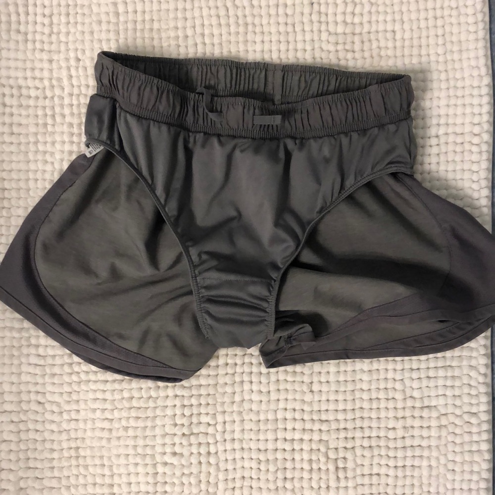 Grey Nike shorts - Picture 4 of 4
